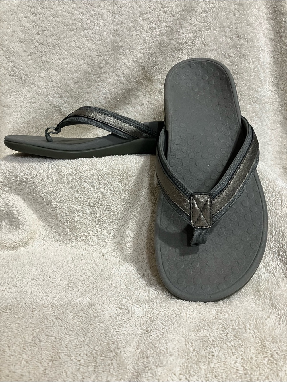 Vionic Silver Women's Thong Sandals with Contoured Footbed